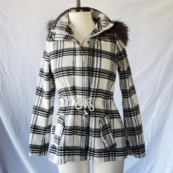 Woman's Coat Size Small - Picture 2 of 9